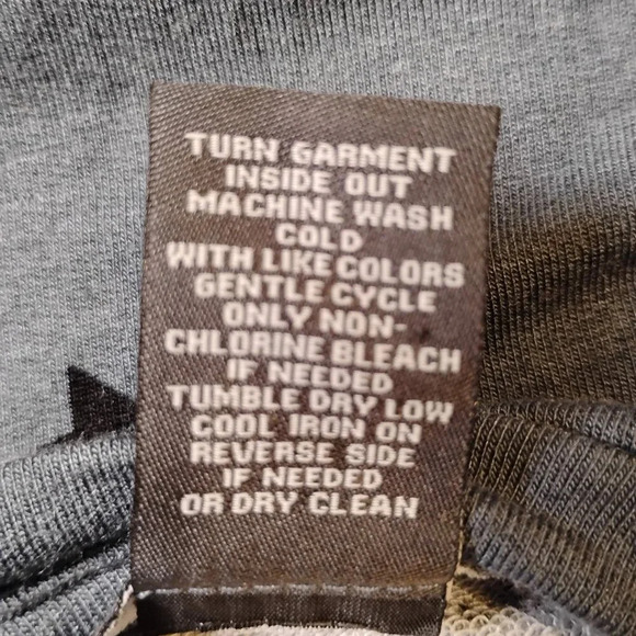 Chelsea and Theodore Gray Crew Neck Sweater, Large - Picture 5 of 8